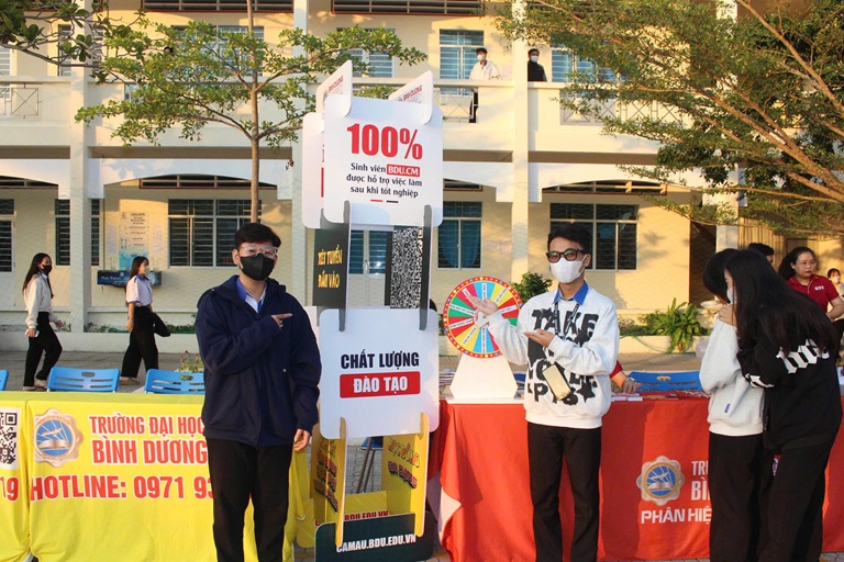 TƯ VẤN HƯỚNG NGHIỆP THPT PHÚ HƯNG (8)