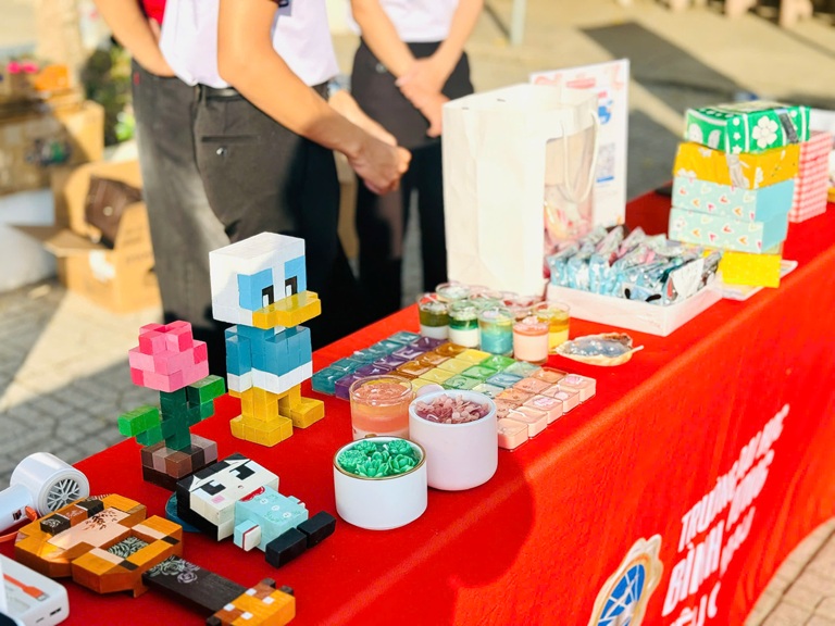 TƯ VẤN HƯỚNG NGHIỆP THPT PHÚ HƯNG (9)