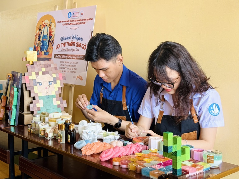 GƯƠNG SINH VIÊN HỒ VIỆT LÊ