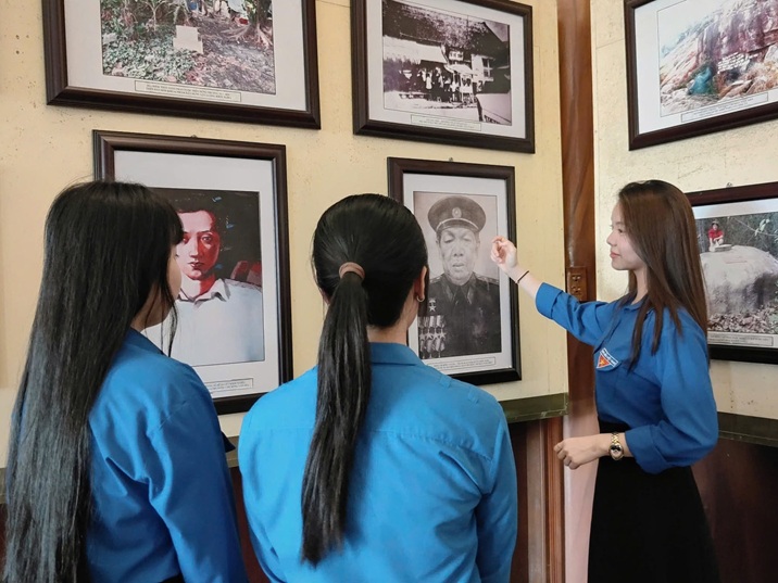 chính trị (4)