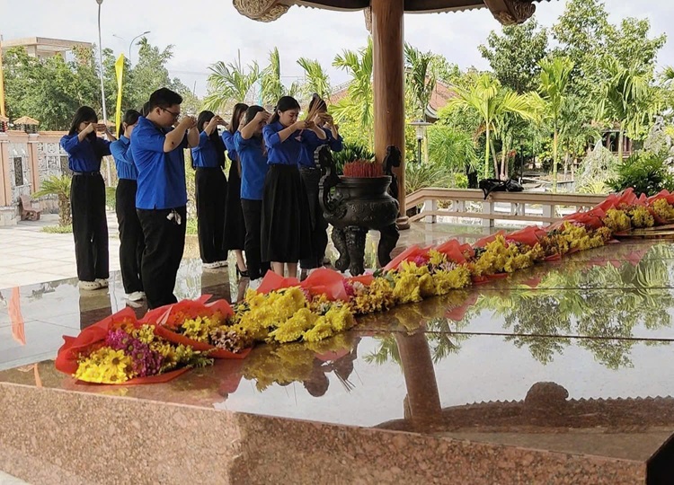 chính trị (9)