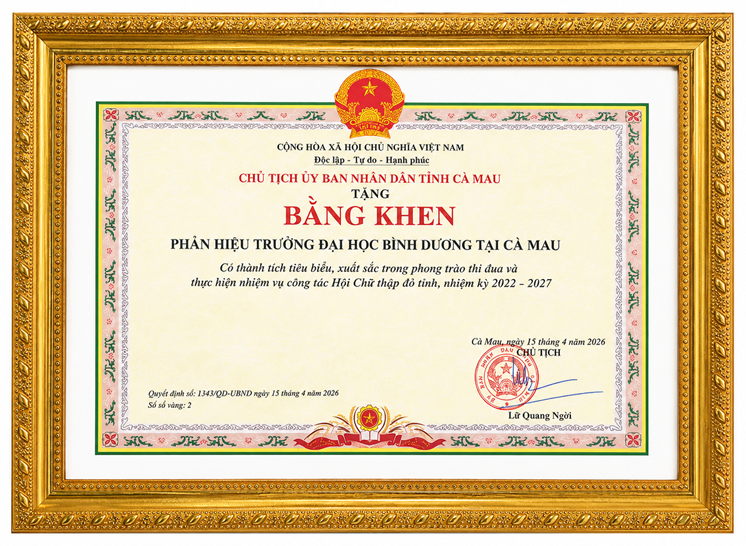 CHỦ TỊCH TỈNH TẶNG BẰNG KHEN HIẾN MÁU (1)