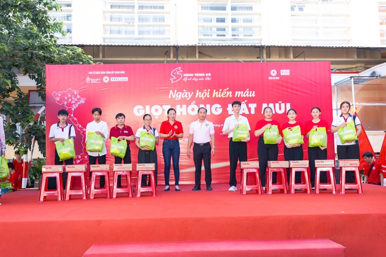 HÀNH TRÌNH ĐỎ (10)