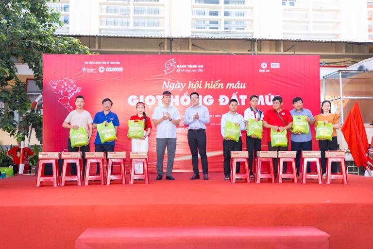 HÀNH TRÌNH ĐỎ (11)