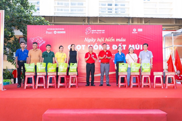 HÀNH TRÌNH ĐỎ (12)