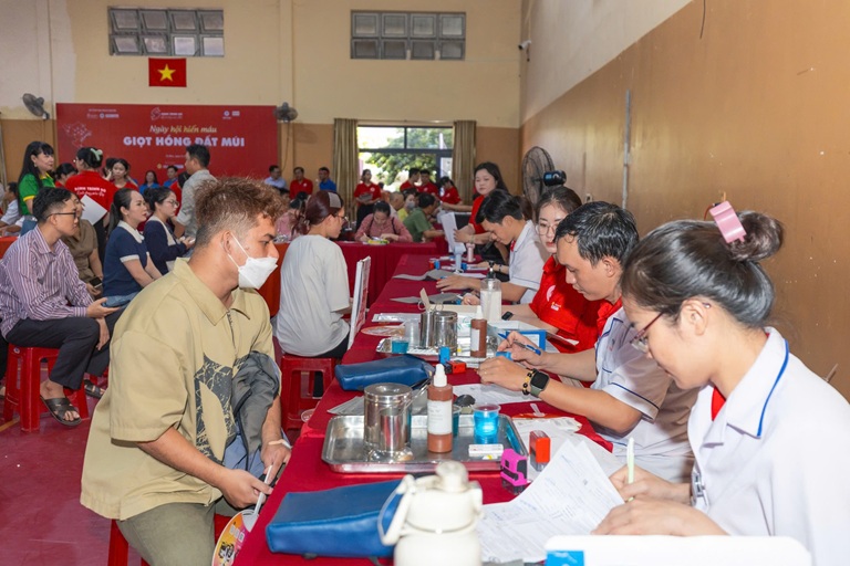 HÀNH TRÌNH ĐỎ (3)