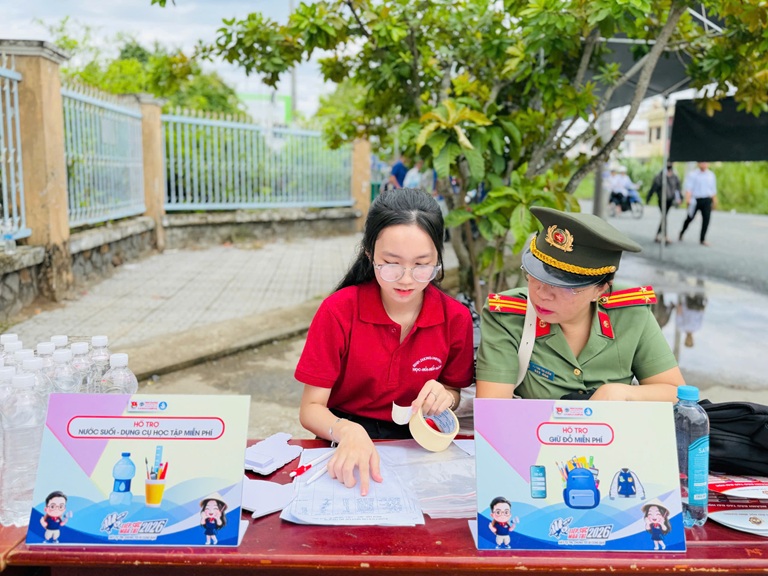 TIẾP SỨC MÙA THI (11)