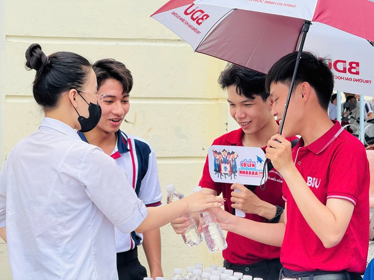 TIẾP SỨC MÙA THI (4)