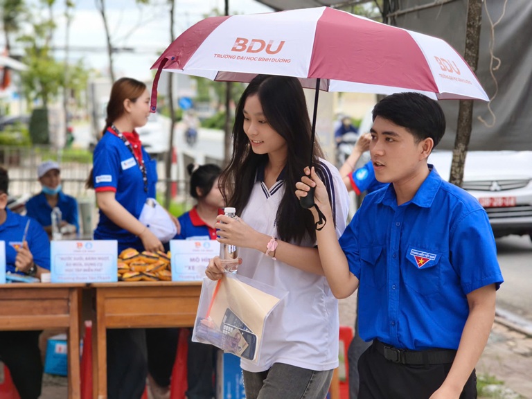 TIẾP SỨC MÙA THI (8)