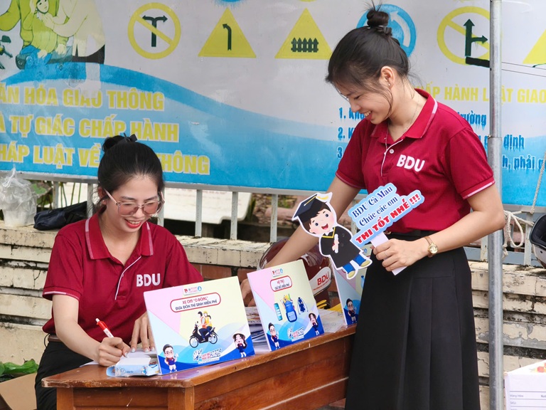 TIẾP SỨC MÙA THI (9)