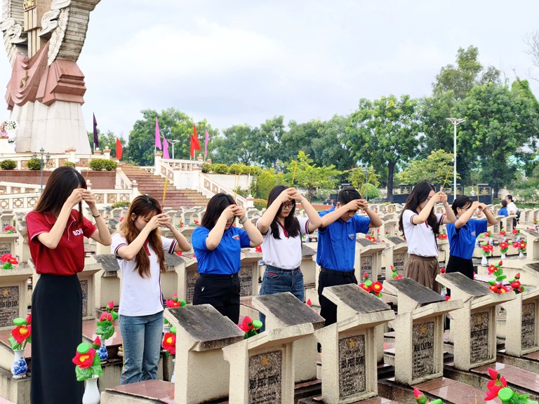 DÂNG HƯƠNG 27 7 (1)