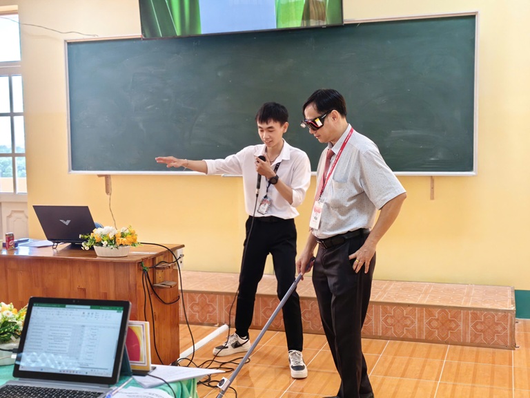 HUYỀN HUY (2)