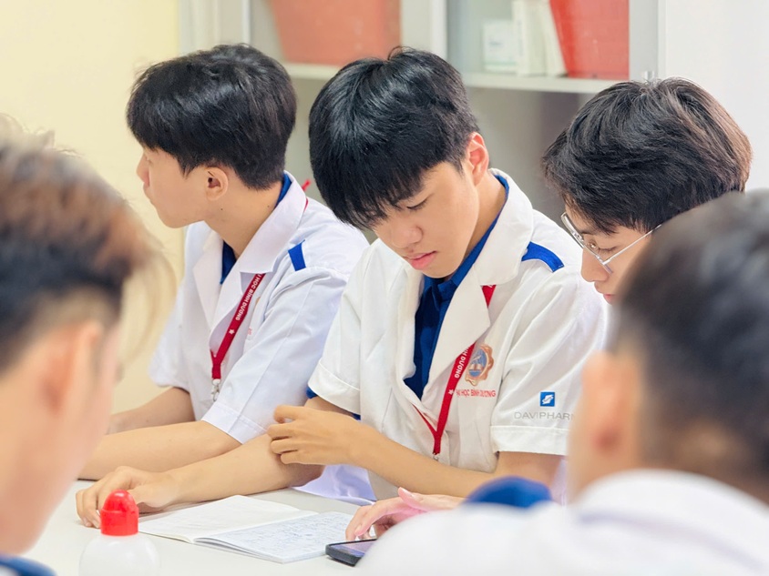 THỰC HÀNH LỚP DƯỢC (8)