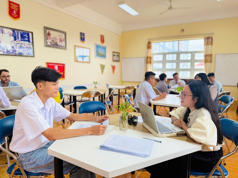 CHỤP ẢNH THẺ PHỎNG VẤN TÂN SINH VIÊN (14)