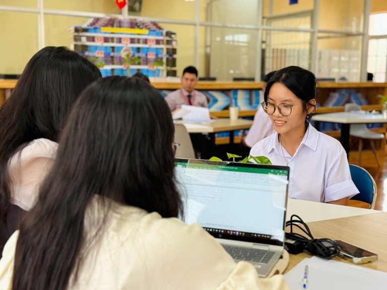CHỤP ẢNH THẺ PHỎNG VẤN TÂN SINH VIÊN (9)