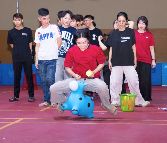 TEAM BUILDING CHÀO ĐÓN TÂN SINH VIÊN (11)
