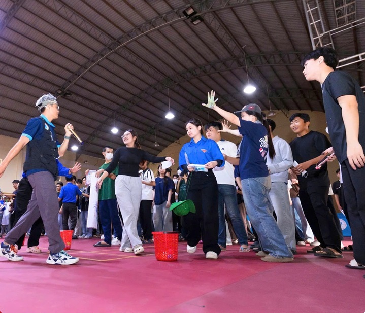 TEAM BUILDING CHÀO ĐÓN TÂN SINH VIÊN (2)