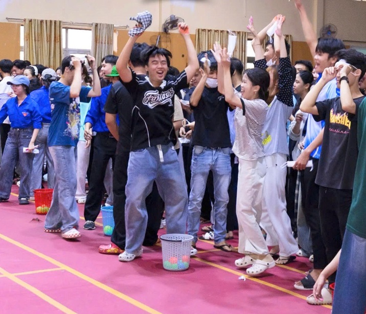 TEAM BUILDING CHÀO ĐÓN TÂN SINH VIÊN (9)