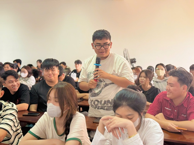 TỌA ĐÀM ĐỊNH HƯỚNG NGHỀ NGHIỆP (6)
