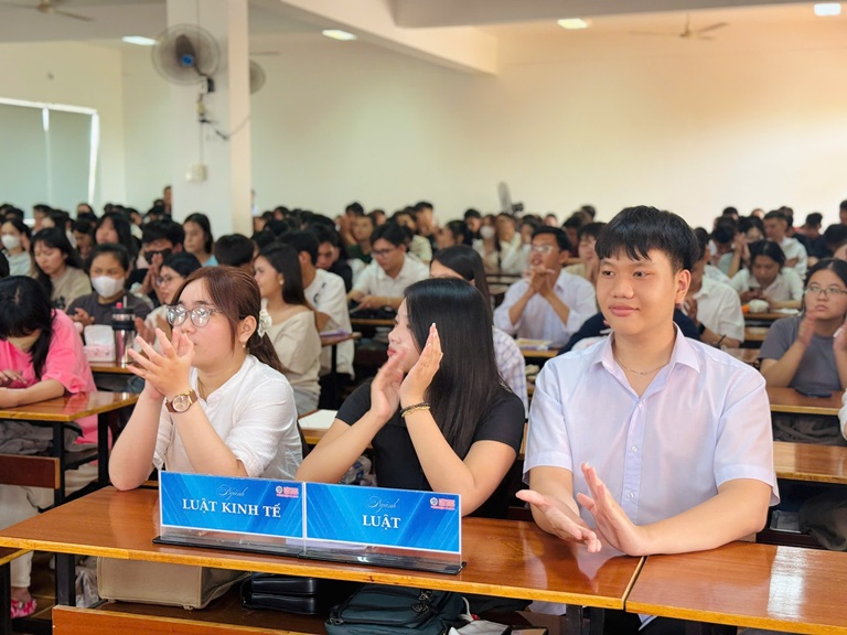 TỌA ĐÀM ĐỊNH HƯỚNG NGHỀ NGHIỆP (7)