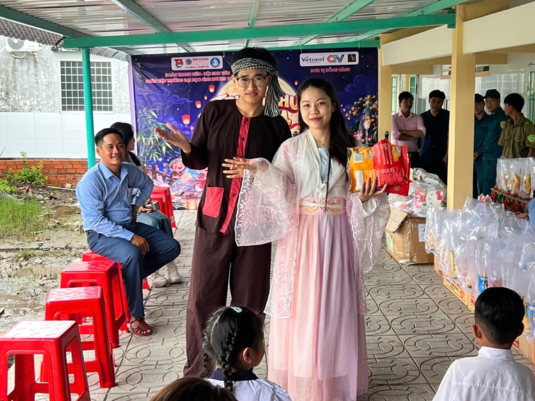 TRUNG THU XÃ QUÁCH PHẨM (1)