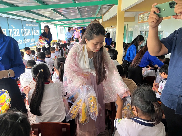 TRUNG THU XÃ QUÁCH PHẨM (9)