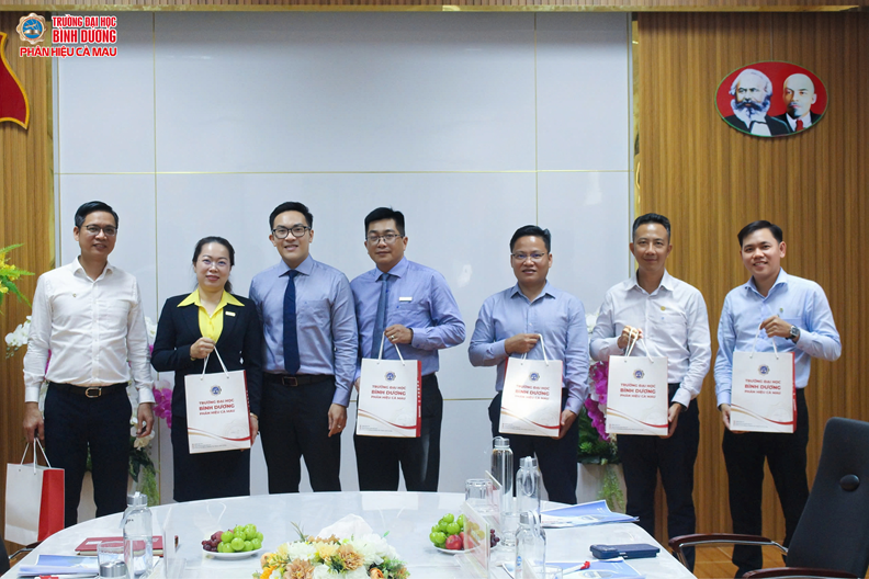 BDUCM LÀM VIỆC VỚI NGÂN HÀNG (6)