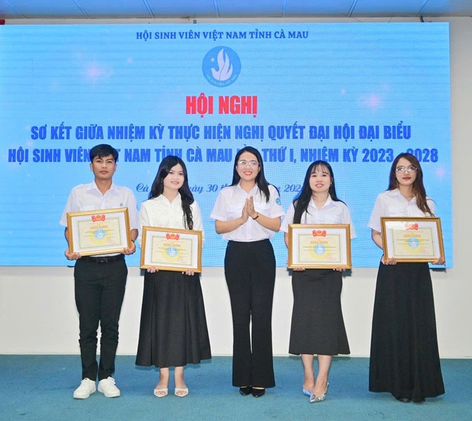 HỘI NGHỊ SƠ KẾT GIỮA NHIỆM KỲ HỘI SINH VIÊN TỈNH CÀ MAU (3)