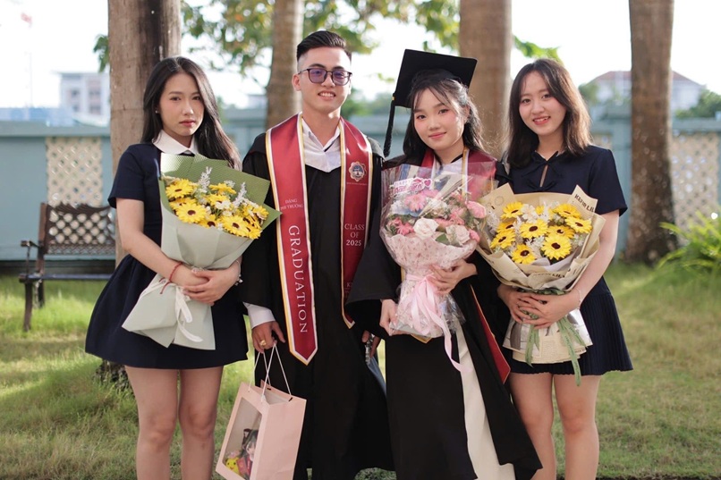 LỄ TỐT NGHIỆP (5)