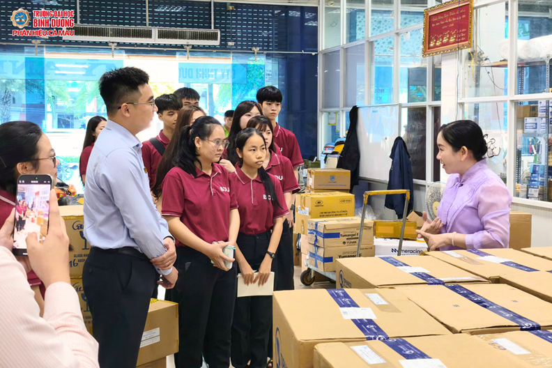 TÂN SINH VIÊN DƯỢC, HÓA DƯỢC THAM QUAN CTY DƯỢC PHẨM MỸ ANH (3)