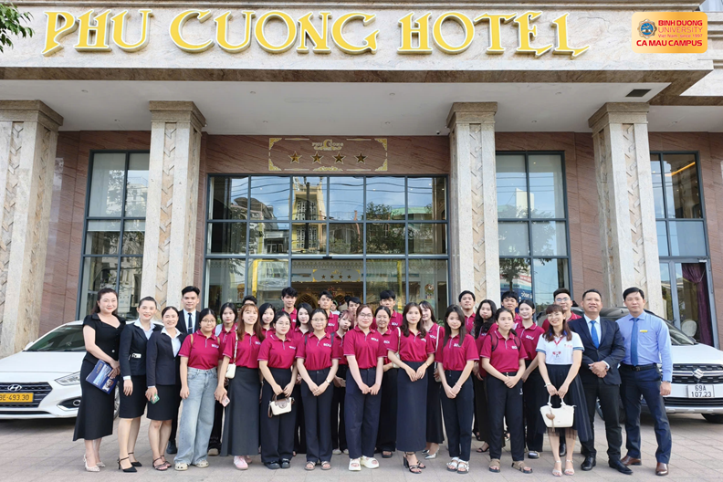 TSV NGÔN NGỮ ANH THAM QUAN KHÁCH SẠN PHÚ CƯỜNG (1)