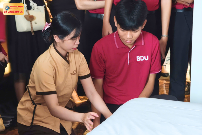 TSV NGÔN NGỮ ANH THAM QUAN KHÁCH SẠN PHÚ CƯỜNG (10)