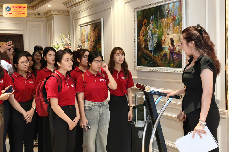 TSV NGÔN NGỮ ANH THAM QUAN KHÁCH SẠN PHÚ CƯỜNG (12)